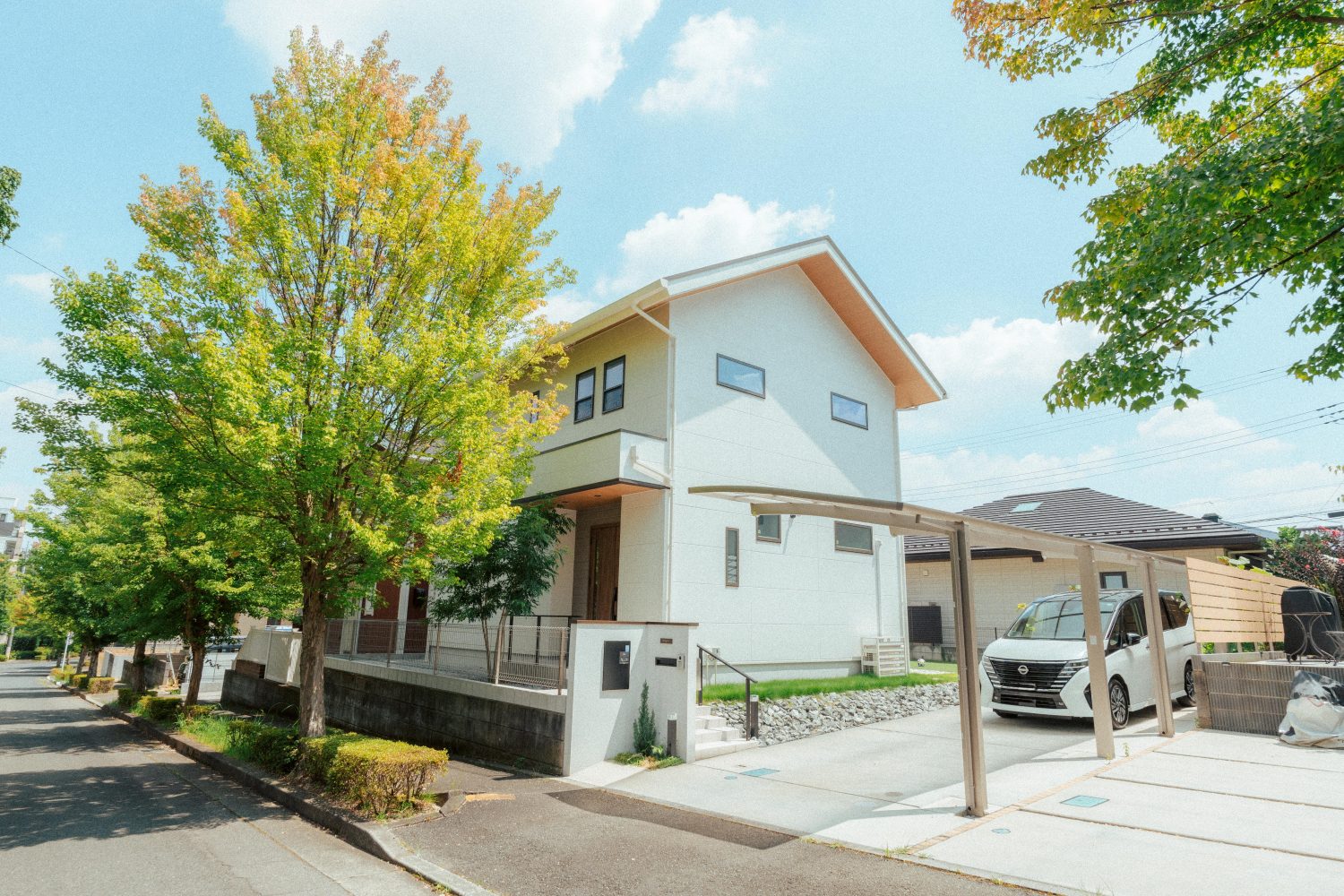 無垢の木と自然素材で実現した、家族が健康で快適に暮らせる家